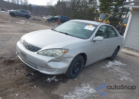 2005 Toyota Camry Le from USA, damaged, VIN 4T1BE32K85U089225